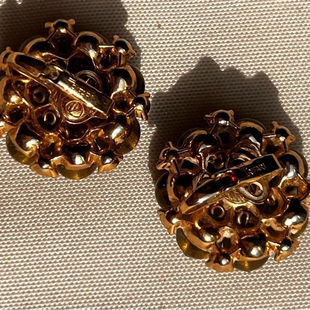 Authentic Vintage crown Trifari Jewels Rhinestone Cabochon Clip Earrings